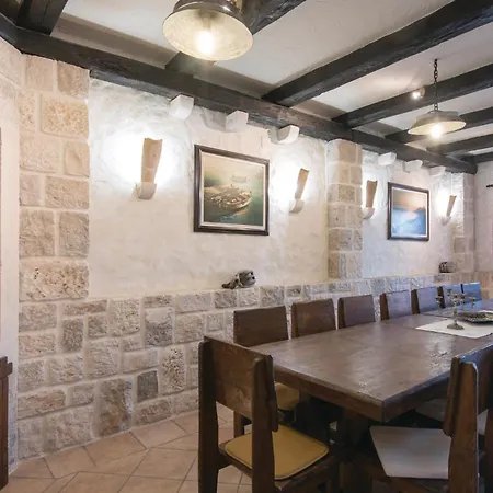 Appartamento Cozy In With Kitchen Orebić
